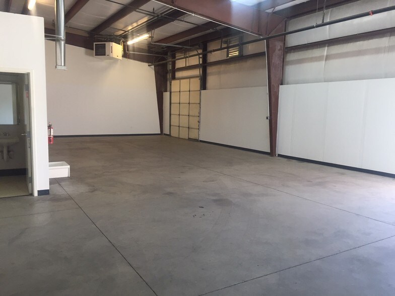 More Photos Of 8085 Oneida St, Commerce City Unknown For Lease