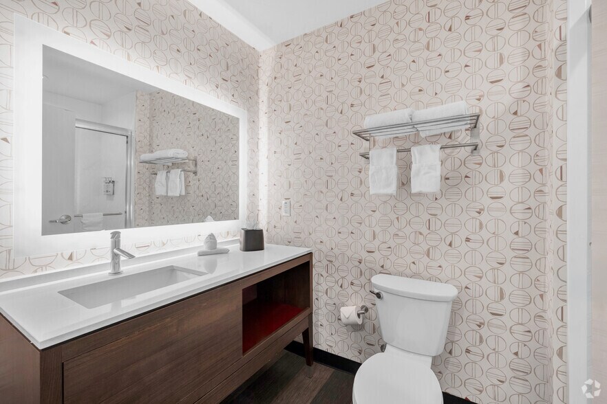 More Photos Of 3539 N Sam Houston Pky, Houston Hotel For Sale