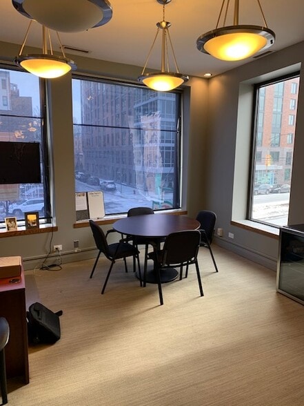 More Photos Of 760 N Ogden Ave, Chicago Office For Lease