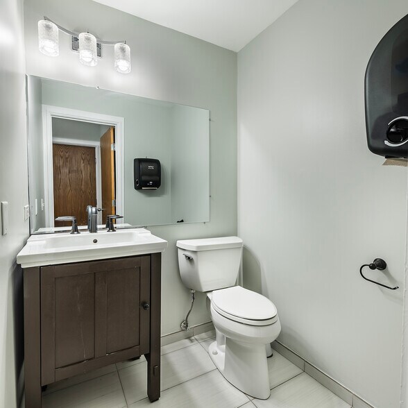 More Photos Of 2716 N Ashland Ave, Chicago Office Residential For Sale