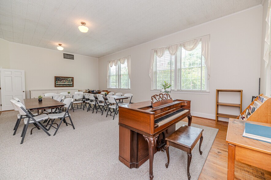 More Photos Of 211 Main st, Broadway Religious Facility For Sale