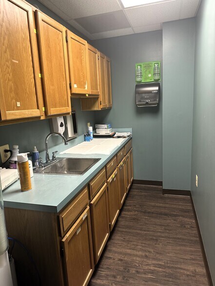 More Photos Of 11350 Pembrooke Sq, Waldorf Medical For Sale