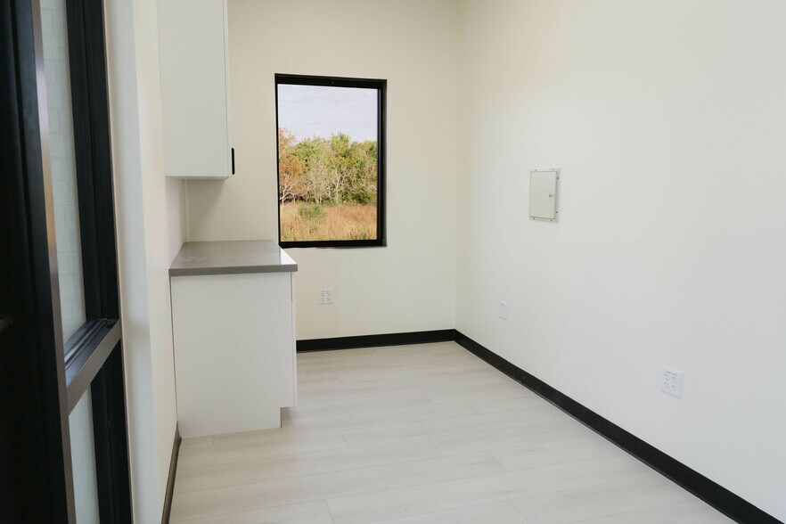 More Photos Of 1930 Highway 3 S, League City Medical For Lease