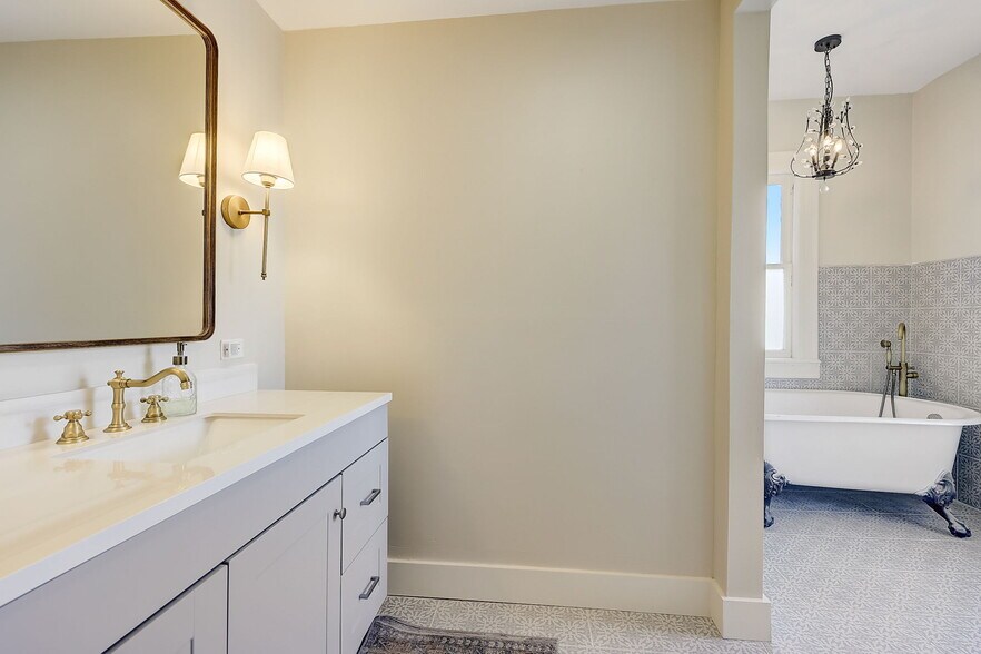 More Photos Of 404 S Ridgewood Ave, Daytona Beach Specialty For Sale