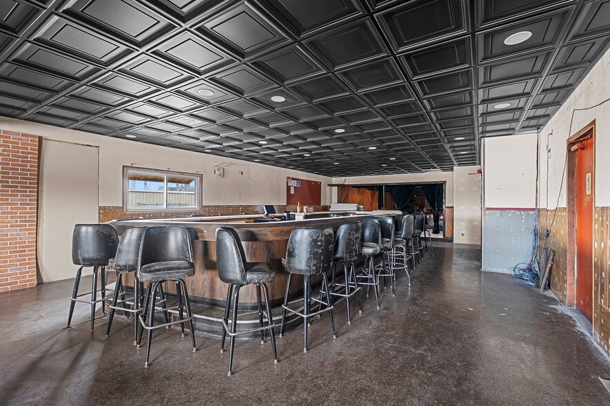 More Photos Of 1204 18th St, Two Rivers Bar For Sale