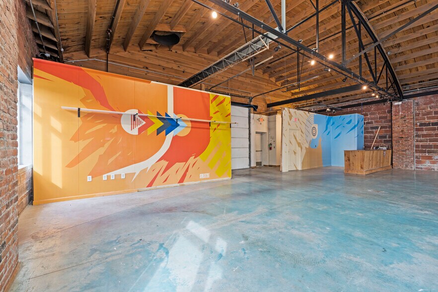 More Photos Of 1814 Oak St, Kansas City General Retail For Lease