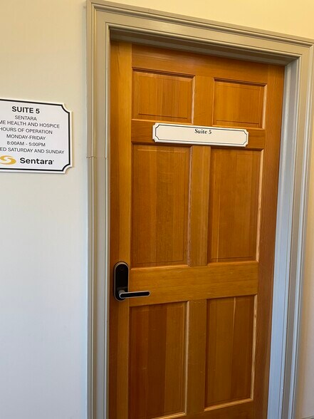 More Photos Of 7319 Martin St, Gloucester Office For Sale