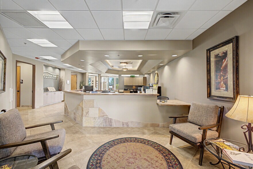 More Photos Of 565 W Chandler Blvd, Chandler Office For Lease