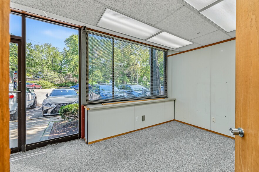 More Photos Of 2219 Packard St, Ann Arbor Office For Sale