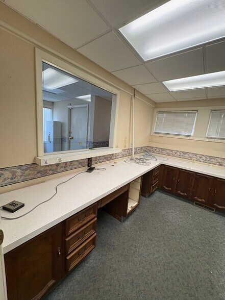 More Photos Of 2017 Sunset Blvd, Steubenville Office For Lease