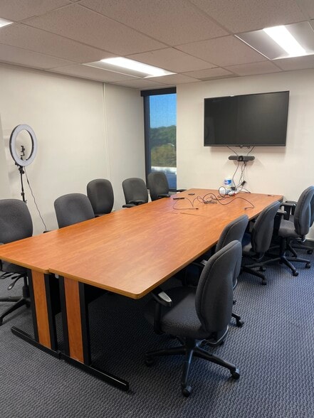 More Photos Of 8080 Ward Pky, Kansas City Office For Lease