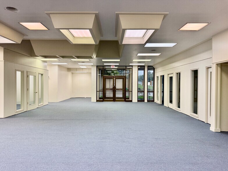 More Photos Of 414 N Air Depot Blvd, Midwest City Office For Lease