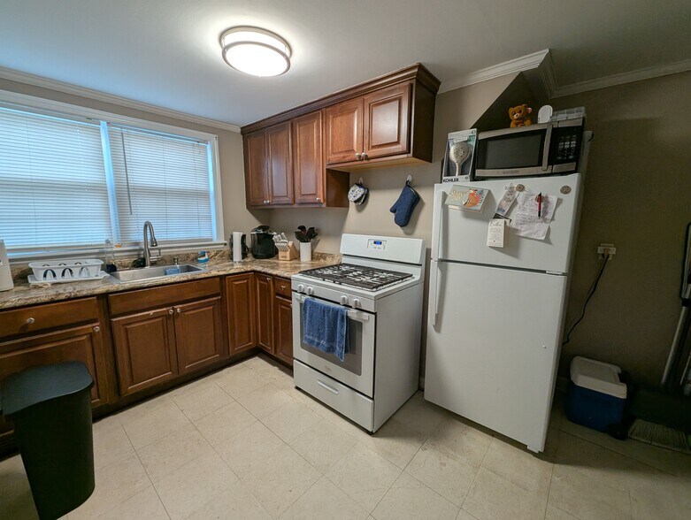 More Photos Of 28 Bohack Ct, Sayville Apartments For Sale