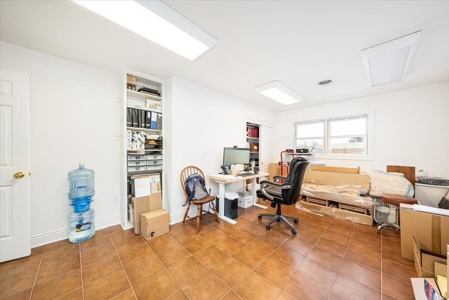 More Photos Of 611 Nursery Rd, Westminster Office For Sale