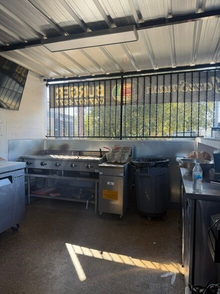 More Photos Of 6500 Foothill Blvd, Tujunga Restaurant For Sale