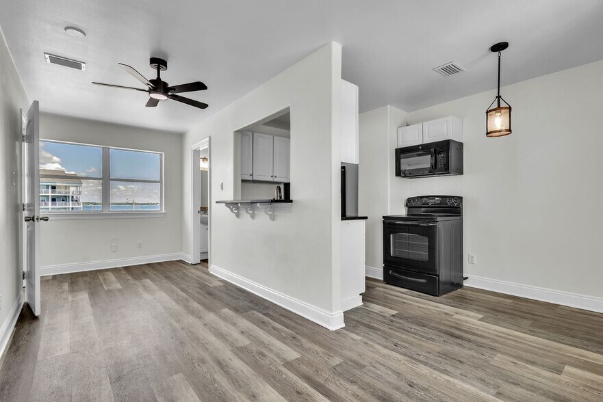 More Photos Of 1140 Fort Pickens Rd, Pensacola Beach General Retail For Sale