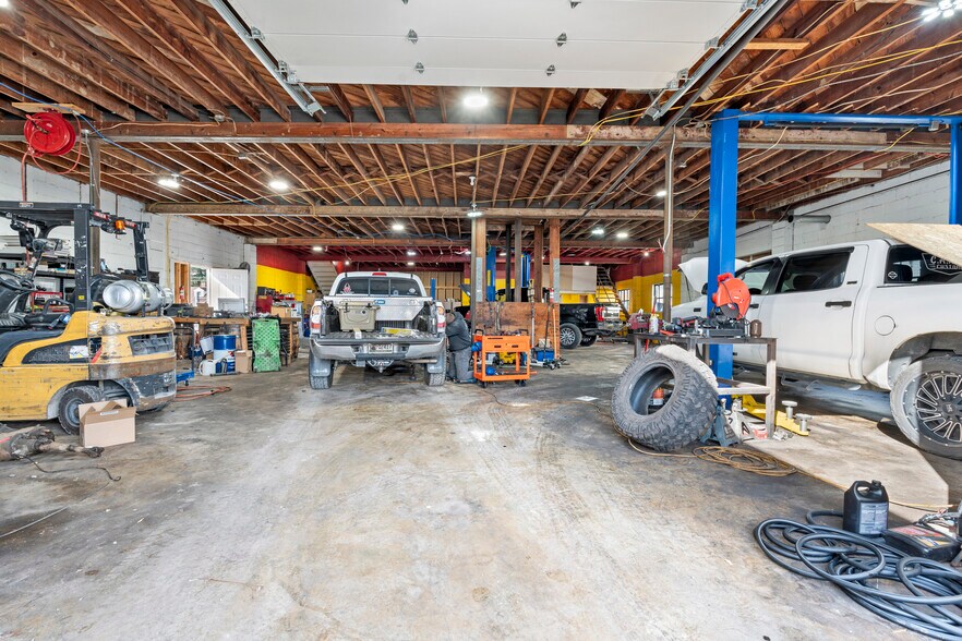 More Photos Of 803 Mcarthur St, Manchester Warehouse For Sale