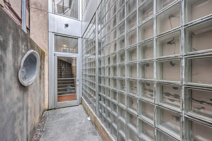 More Photos Of 487 King St, Charleston Loft Creative Space For Sale