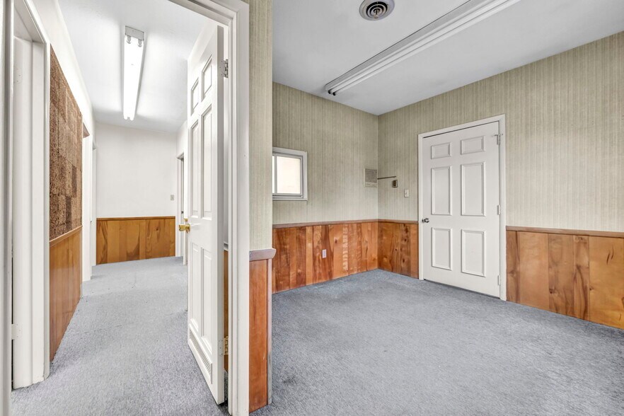 More Photos Of 10570-10574 Ravenna Rd, Twinsburg Office For Lease