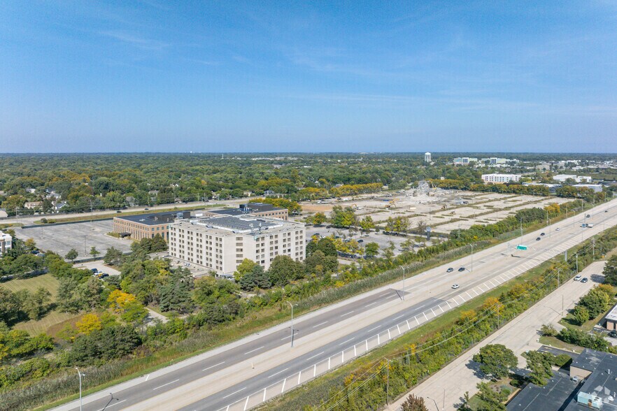More Photos Of 1411-1435 Lake Cook Rd, Deerfield Land For Lease