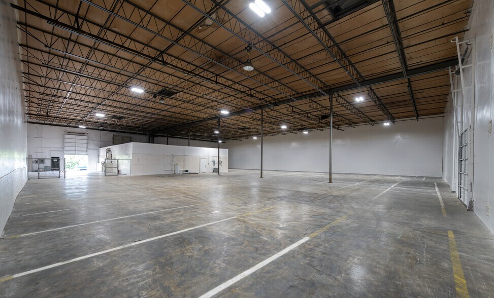 More Photos Of 6805 Stuart Ln S, Jacksonville Warehouse For Lease