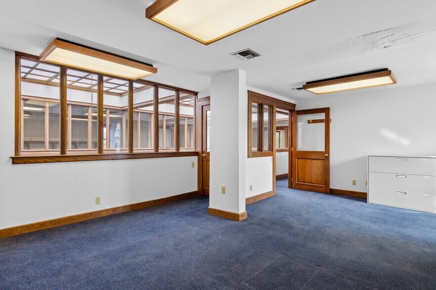 More Photos Of 31 N Main St, Essex Medical For Lease