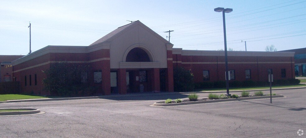 More Photos Of 6075 E Broad St, Columbus Medical For Lease