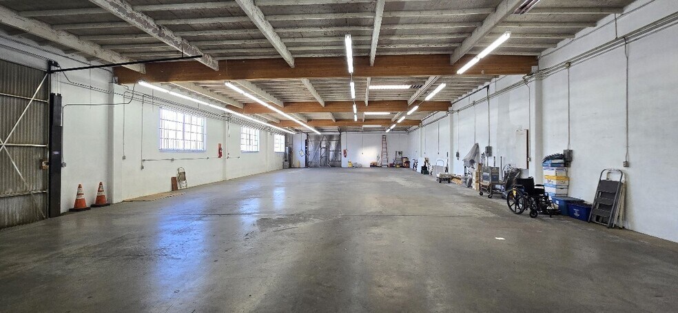 More Photos Of 2101 E 37th St, Vernon Manufacturing For Sale