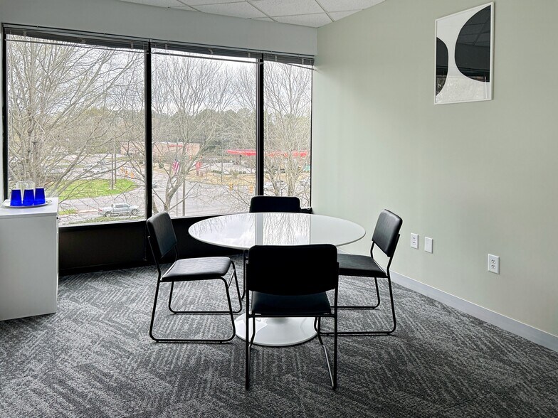 More Photos Of 8024 Glenwood Ave, Raleigh Coworking Space