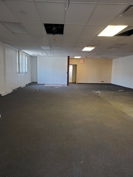 More Photos Of 563-565 High Mountain Rd, North Haledon Bank For Lease