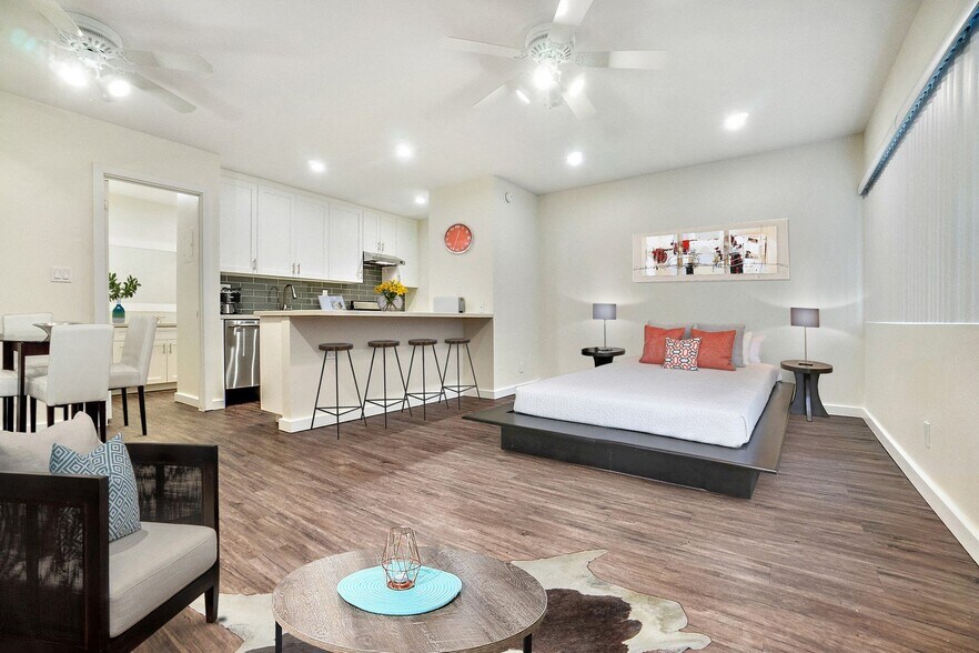 More Photos Of 14849 Vanowen St, Van Nuys Apartments For Sale