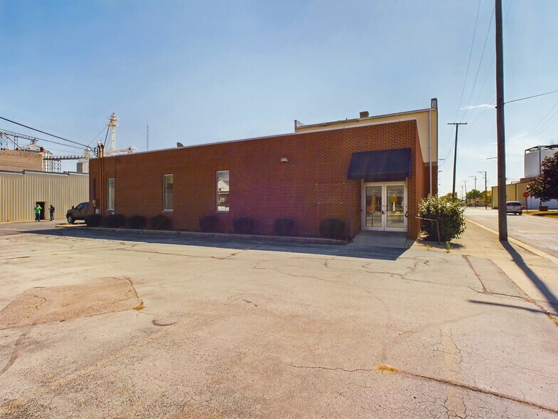 More Photos Of 101 E Elm St, Union City General Retail For Sale