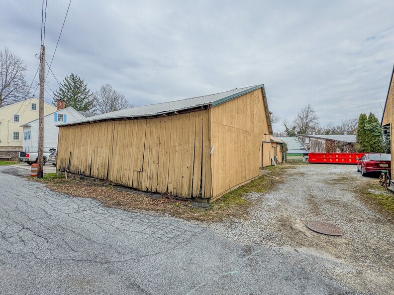 More Photos Of 37 N Greenwich St, Alloway Freestanding For Sale