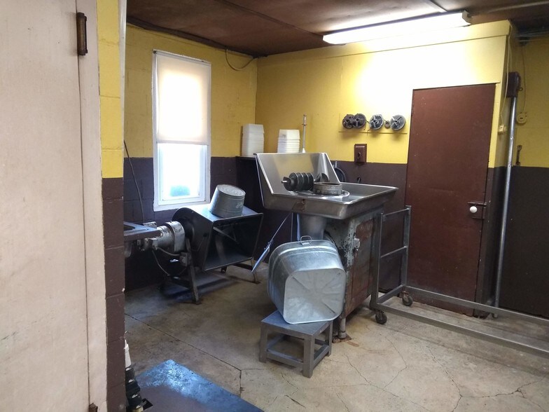 More Photos Of 124 Mahoning Dr E, Lehighton Storefront For Sale