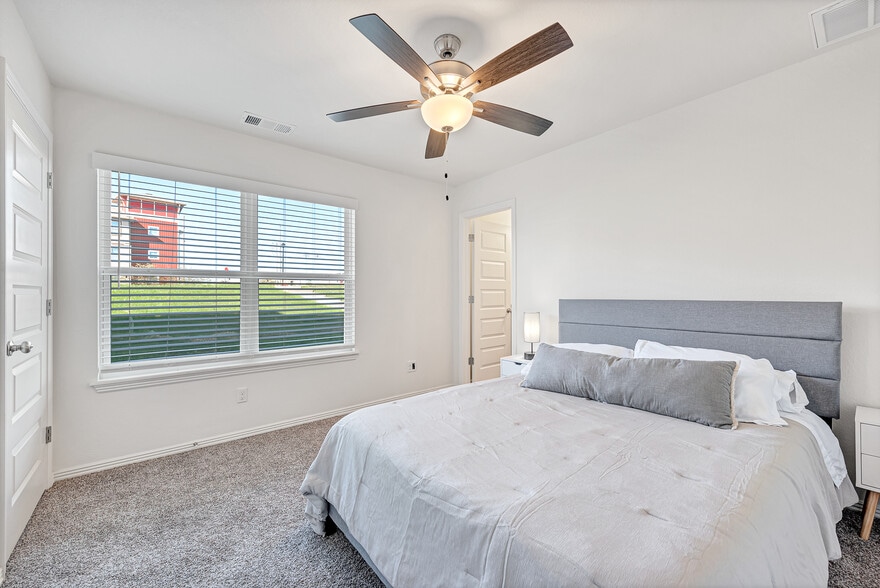 More Photos Of 1512 S Razorback Rd, Fayetteville Apartments For Sale
