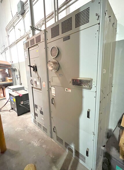 More Photos Of 1705 S Campus Ave, Ontario Manufacturing For Sale