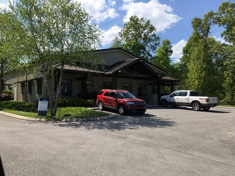 More Photos Of 4510 Turntable Rd, Chattanooga Office For Sale