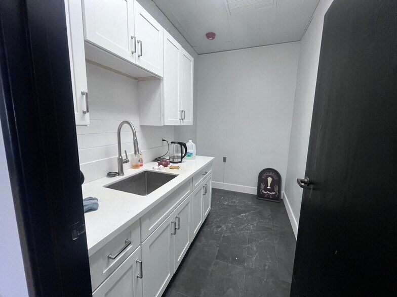 More Photos Of 50 N Hill Ave, Pasadena Office For Lease