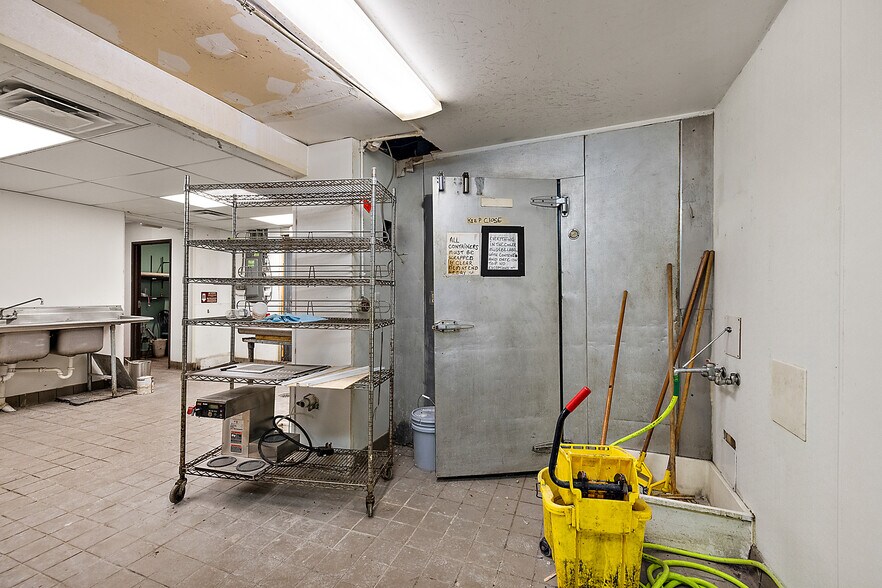 More Photos Of 23700 Harper Ave, Saint Clair Shores Restaurant For Lease