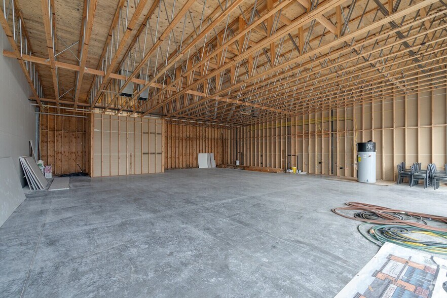 More Photos Of 30860 NW Pacific St, North Plains Storefront For Lease