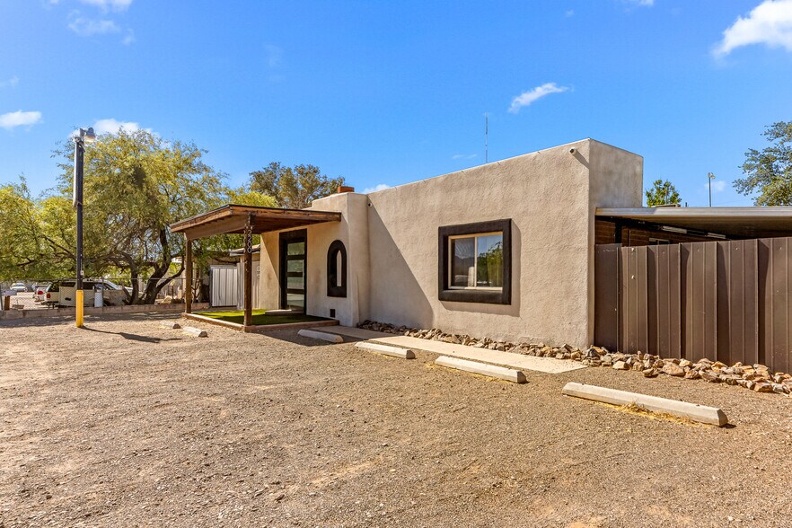 More Photos Of 2200 La Osa st, Tucson Light Distribution For Lease