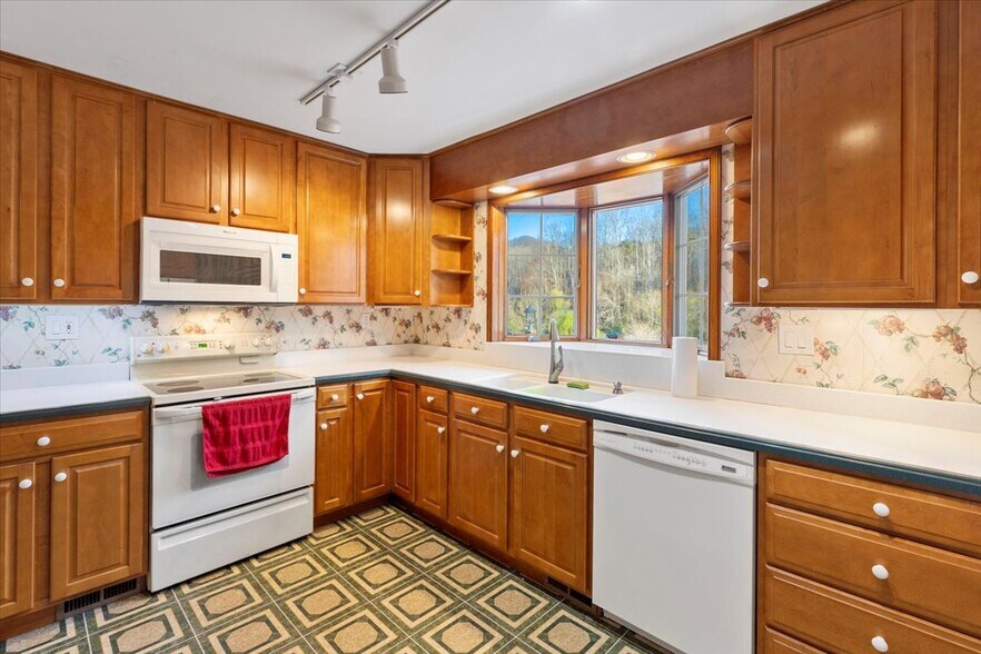More Photos Of 1356 Coopers Cove Rd, Hardy Specialty For Sale