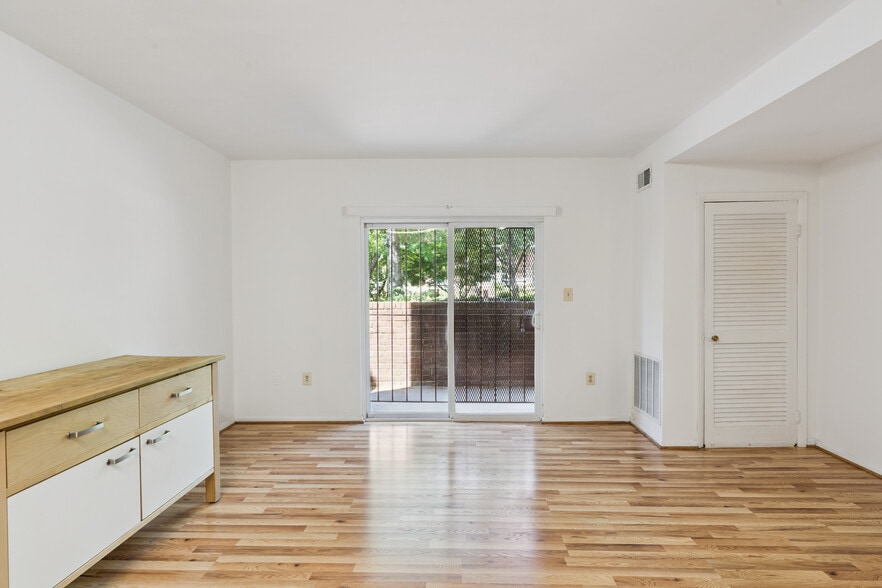 More Photos Of 1700 Irving St NW, Washington Apartments For Sale