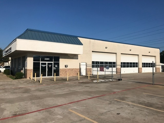 More Photos Of 2201 W Pioneer Pky, Pantego Auto Repair For Sale