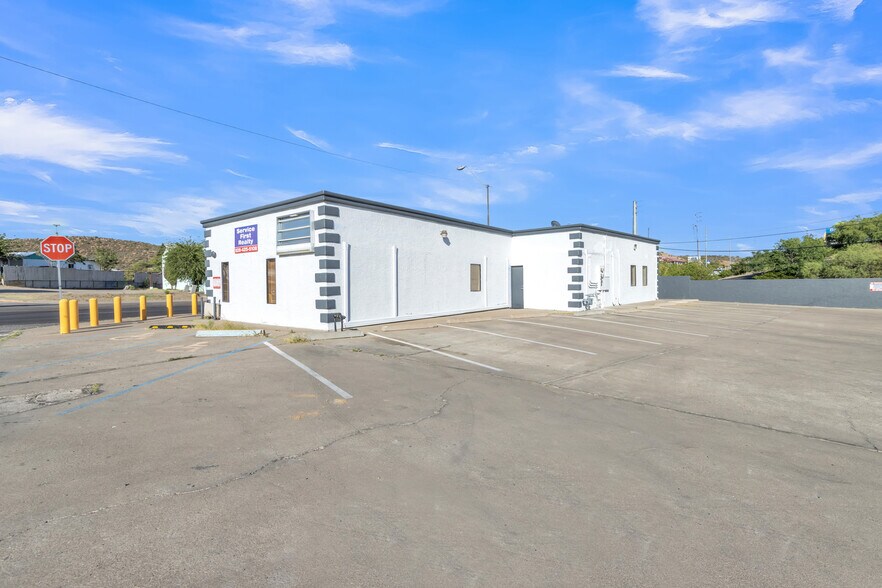 More Photos Of 1600 E Ash St, Globe Medical For Sale