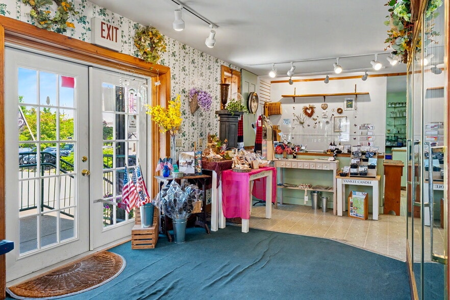 More Photos Of 11 Turnpike Rd, Jaffrey Freestanding For Sale