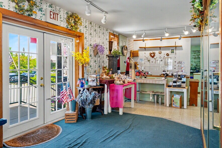 More Photos Of 11 Turnpike St, Jaffrey Freestanding For Sale