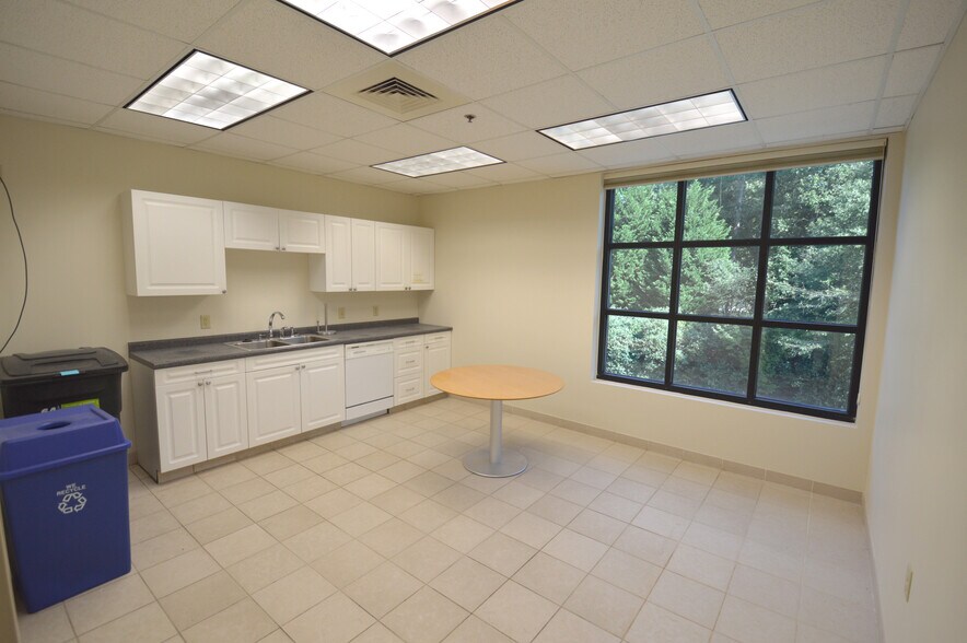 More Photos Of 2810 16th St, Hickory Medical For Lease