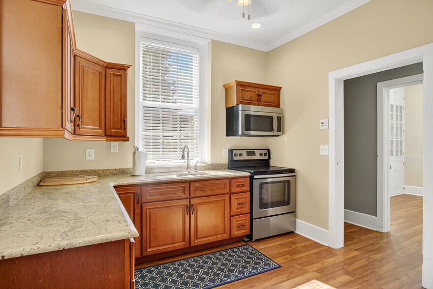 More Photos Of 115 E Market St, Warrenton Office For Lease