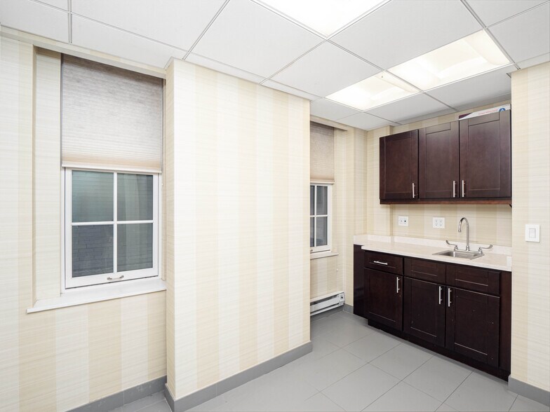 More Photos Of 901-903 Lexington Ave, New York Apartments For Sale